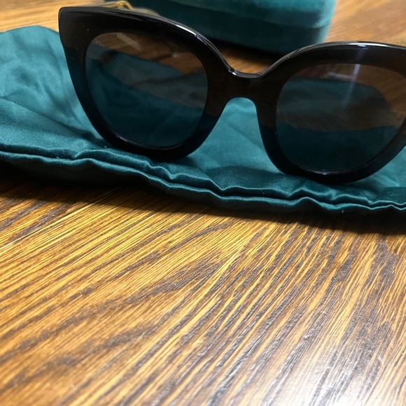 Gucci women’s sunglasses black - Picture 6 of 7